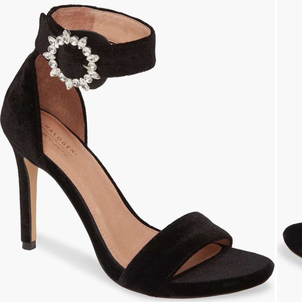 Halogen® x Atlantic-Pacific Alesia Jewel Buckle Sandal
(Nordstrom Exclusive)
6.5